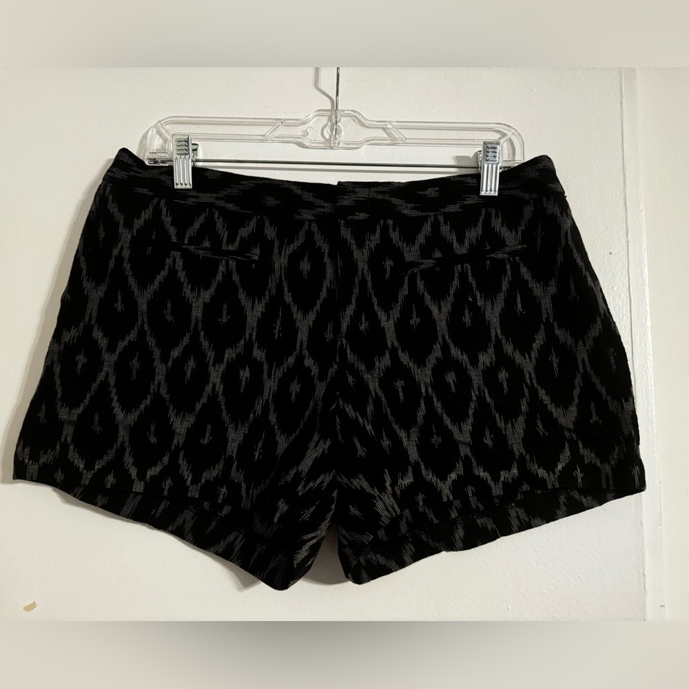 Gap women’s dress shorts / size 6